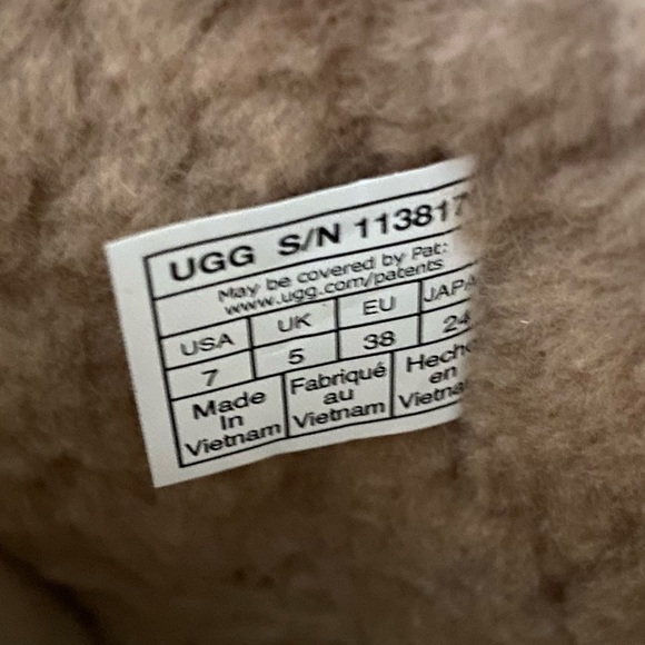 UGG Classic Mini Boots Graphic Chestnut 7 NEW in Box - Picture 7 of 10